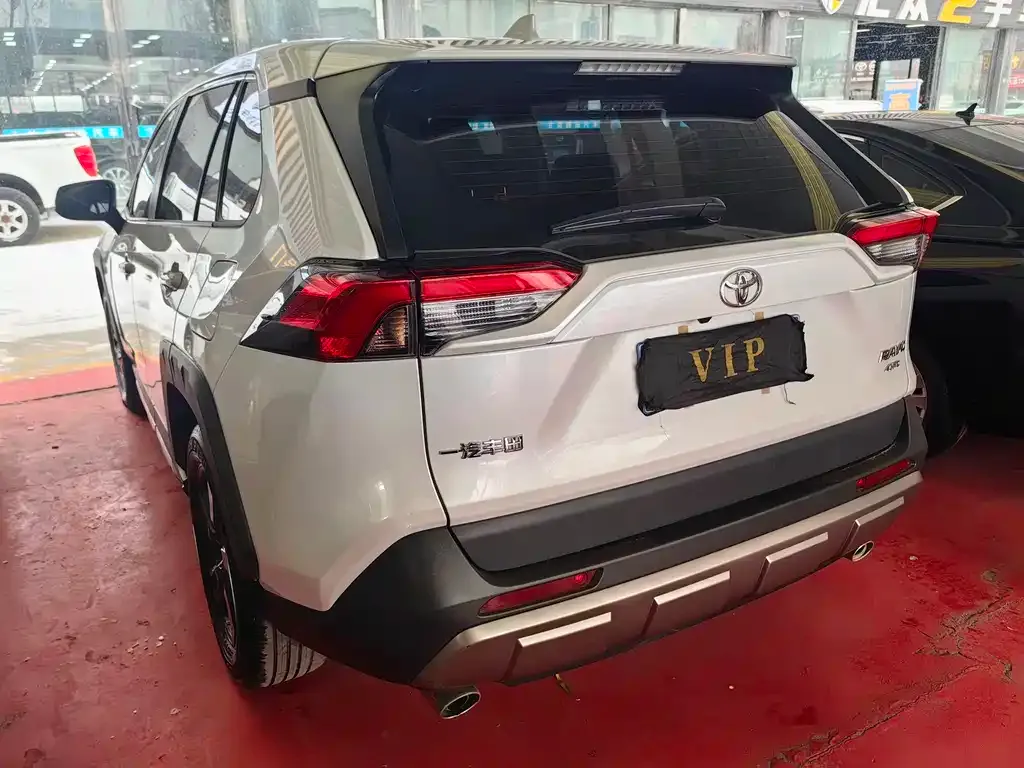 Toyota RAV4 2023 из CN, фото 5