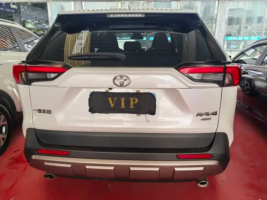 Toyota RAV4 2023 из CN, фото 6