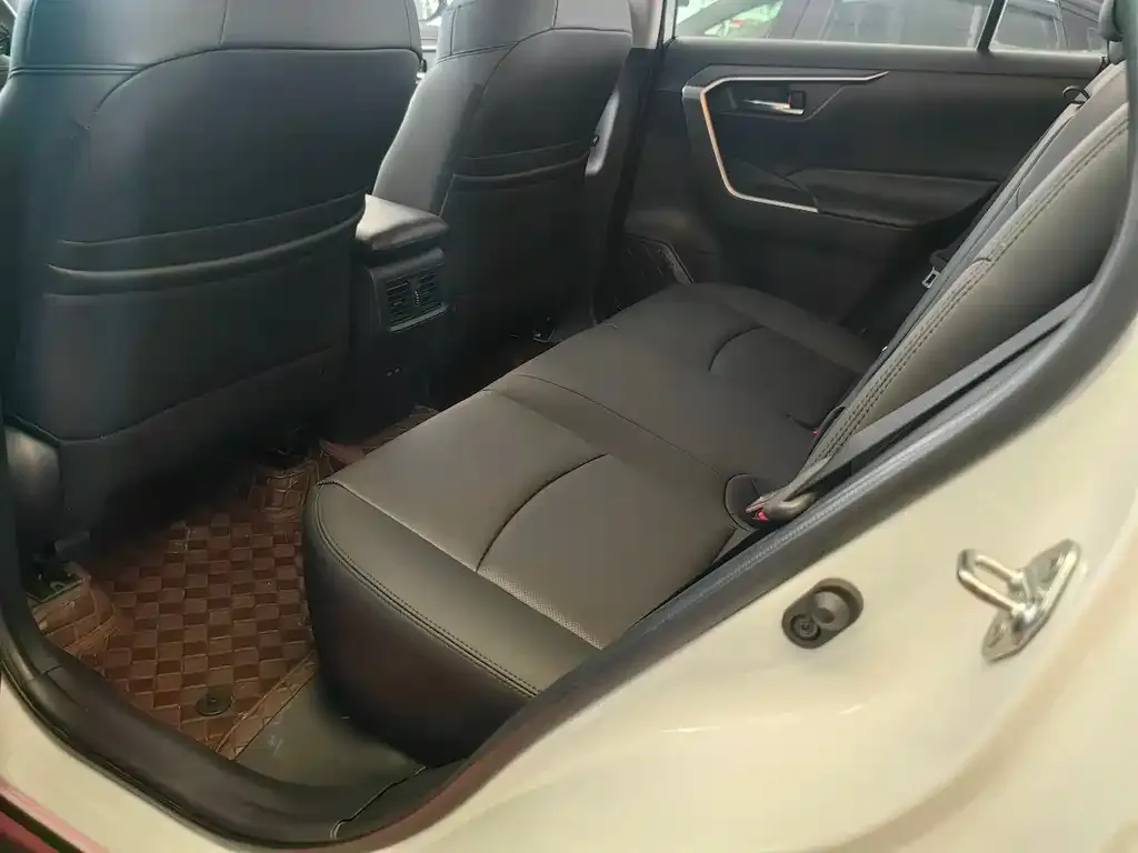 Toyota RAV4 2023 из CN, фото 8