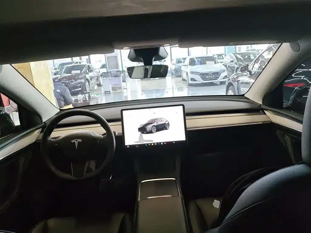 Tesla Model Y — фото 5