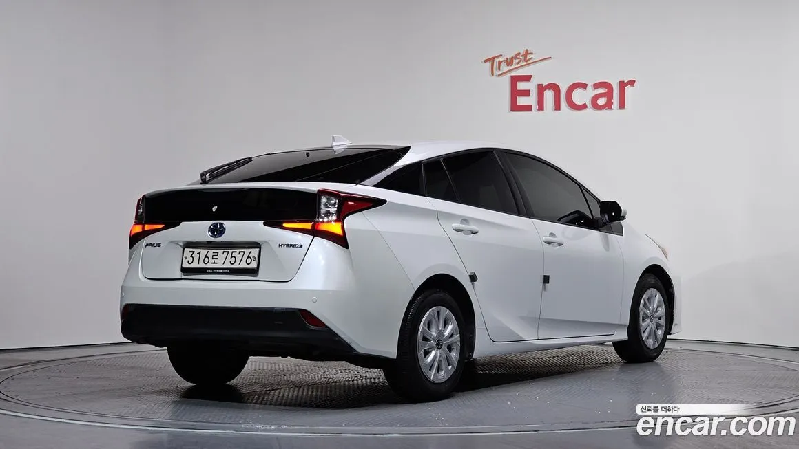 Toyota Prius 2021 из KR, фото 10