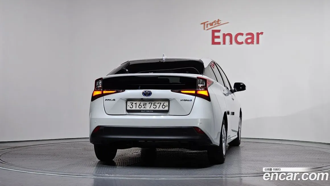 Toyota Prius 2021 из KR, фото 4