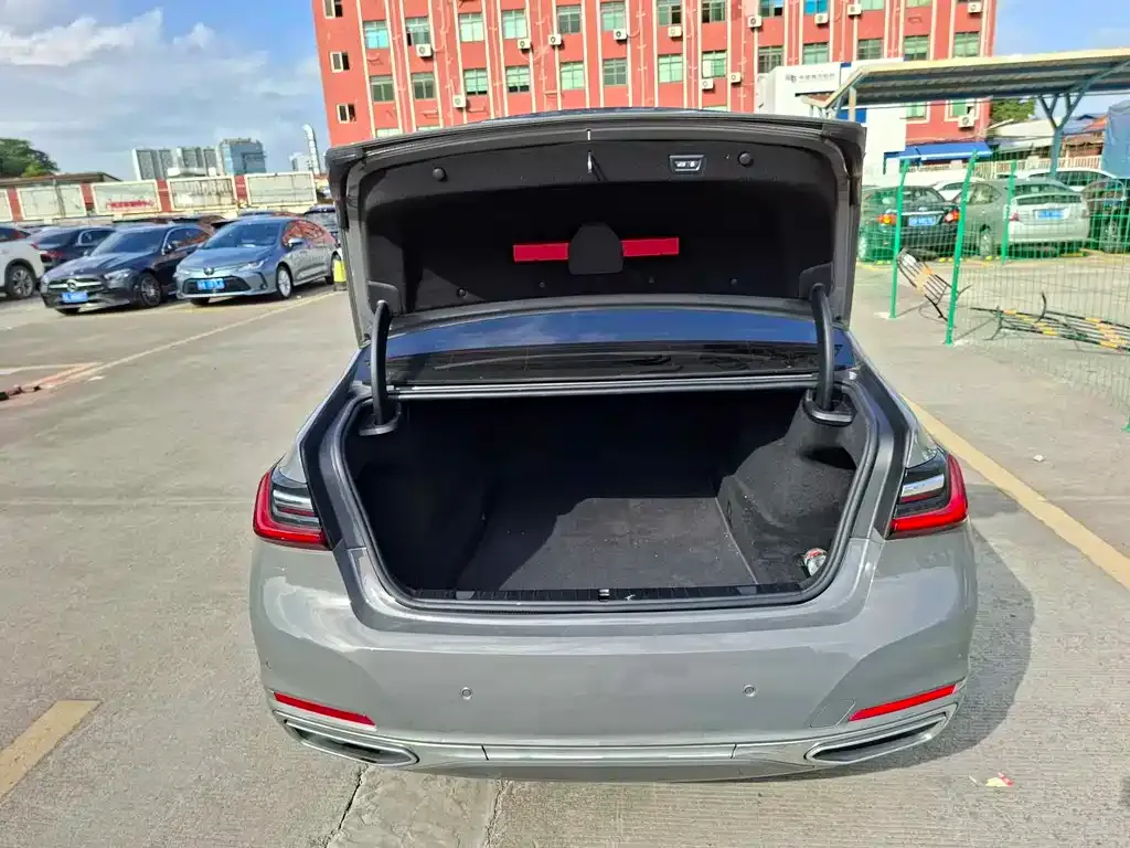 BMW 7 Series 2022 из CN, фото 9