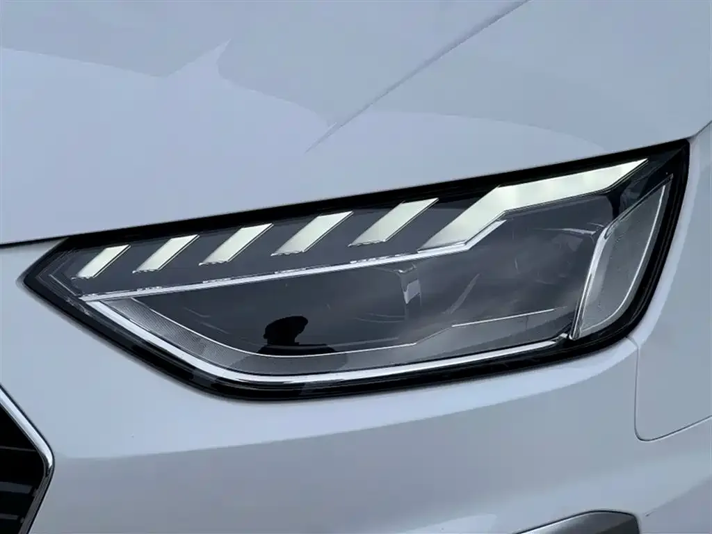 Audi A4L 2021 из CN, фото 10