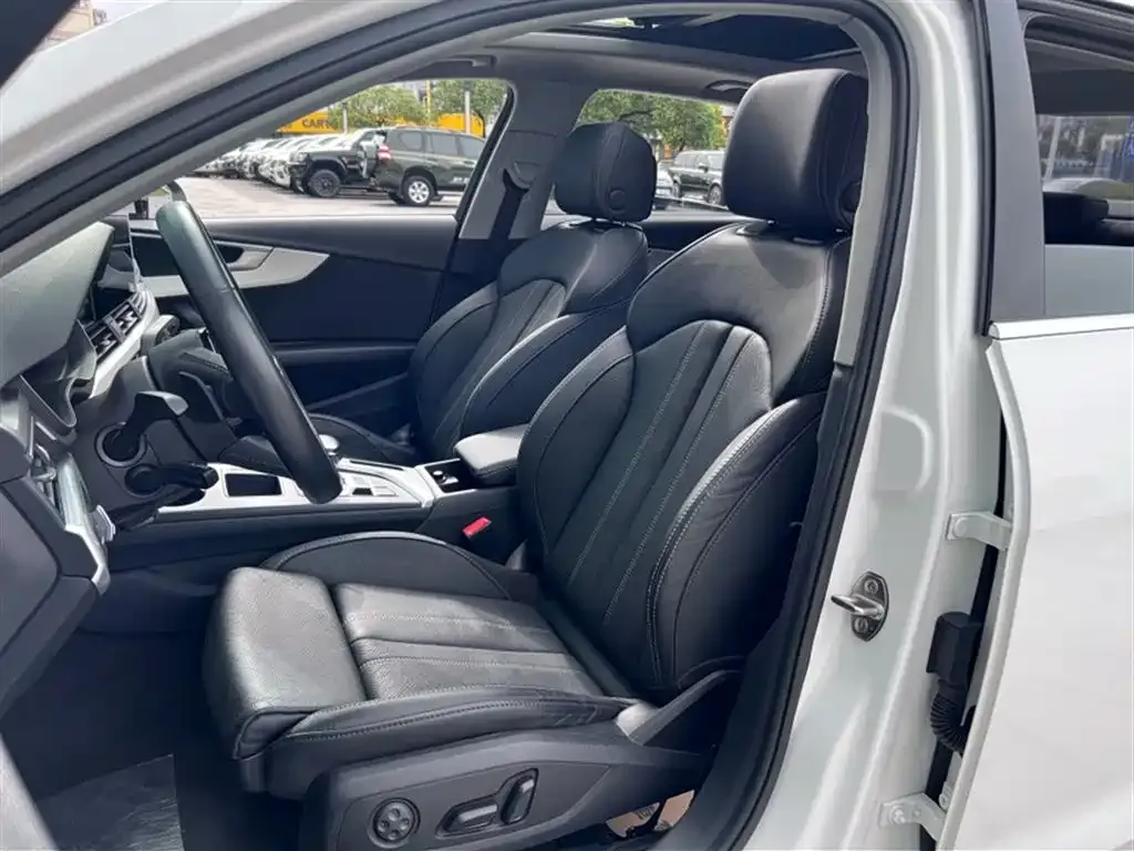 Audi A4L 2021 из CN, фото 2
