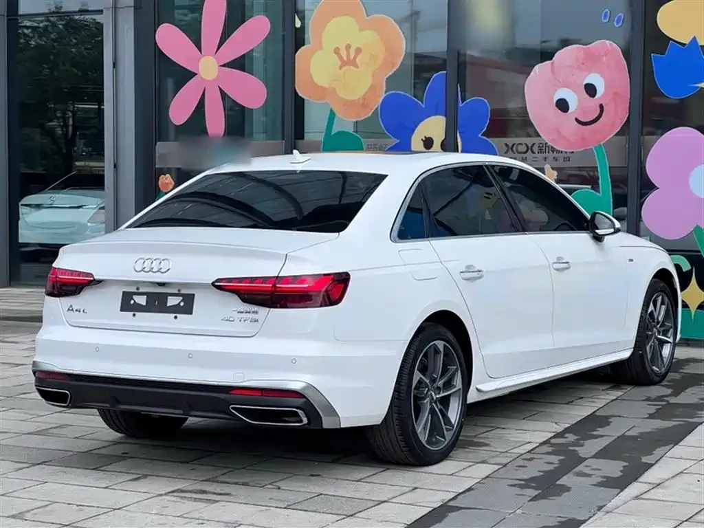 Audi A4L 2021 из CN, фото 8