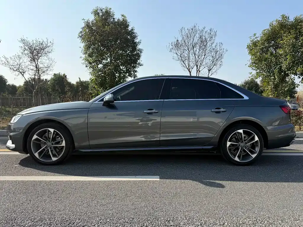 Audi A4L 2021 из CN, фото 3