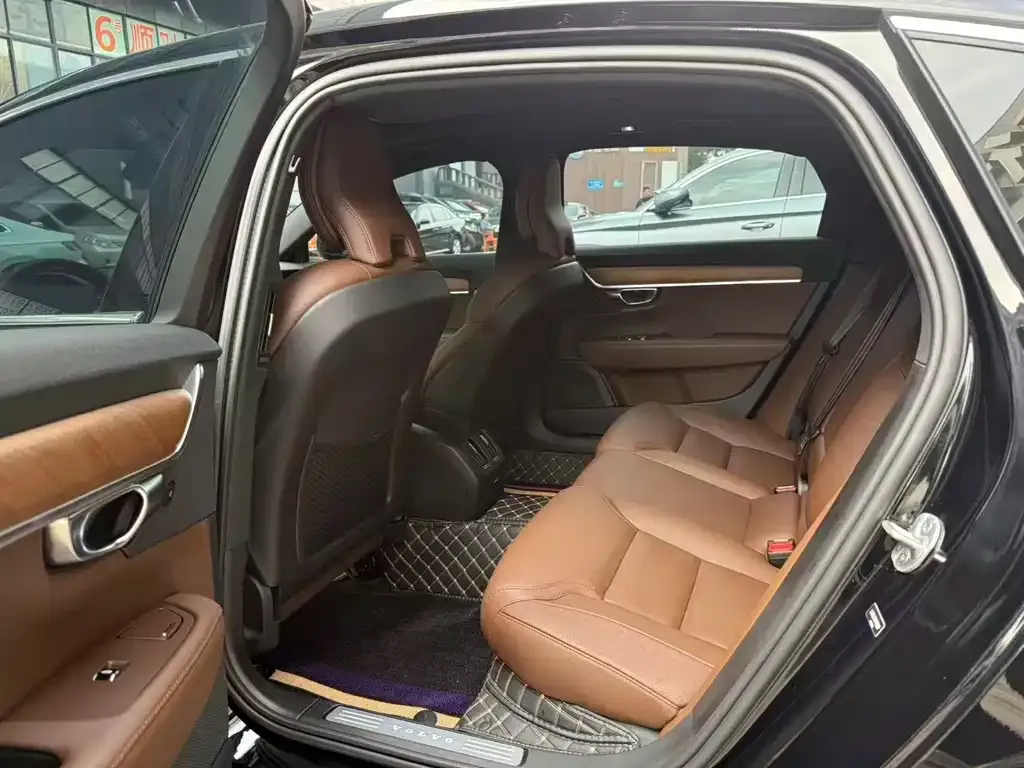 Volvo S90 2024 из CN, фото 5