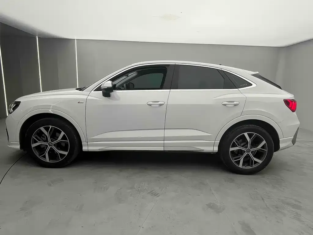 Audi Q3 Sportback — фото 8