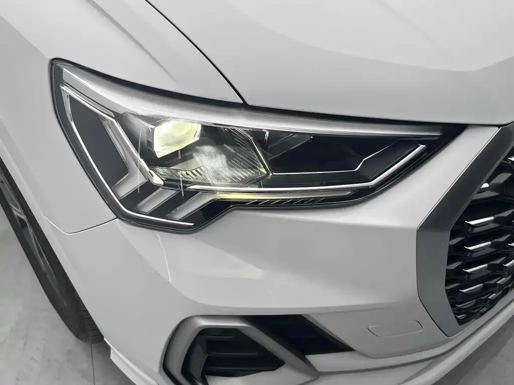 Audi Q3 Sportback — фото 9