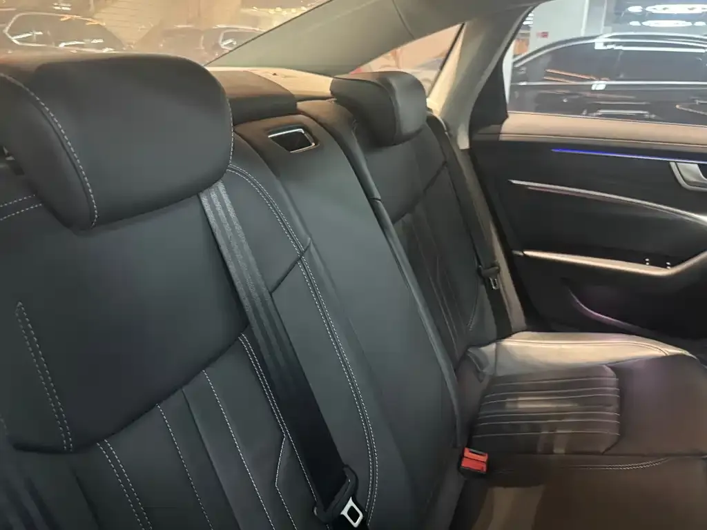 Audi A6L 2023 из CN, фото 7