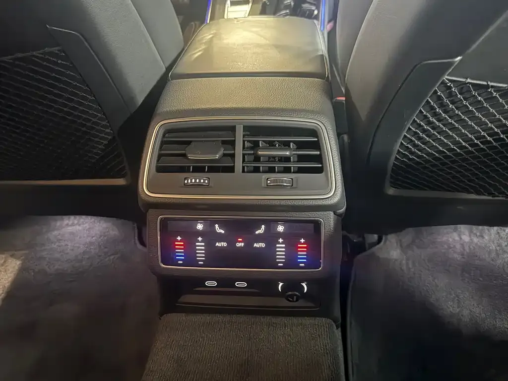 Audi A6L 2023 из CN, фото 2