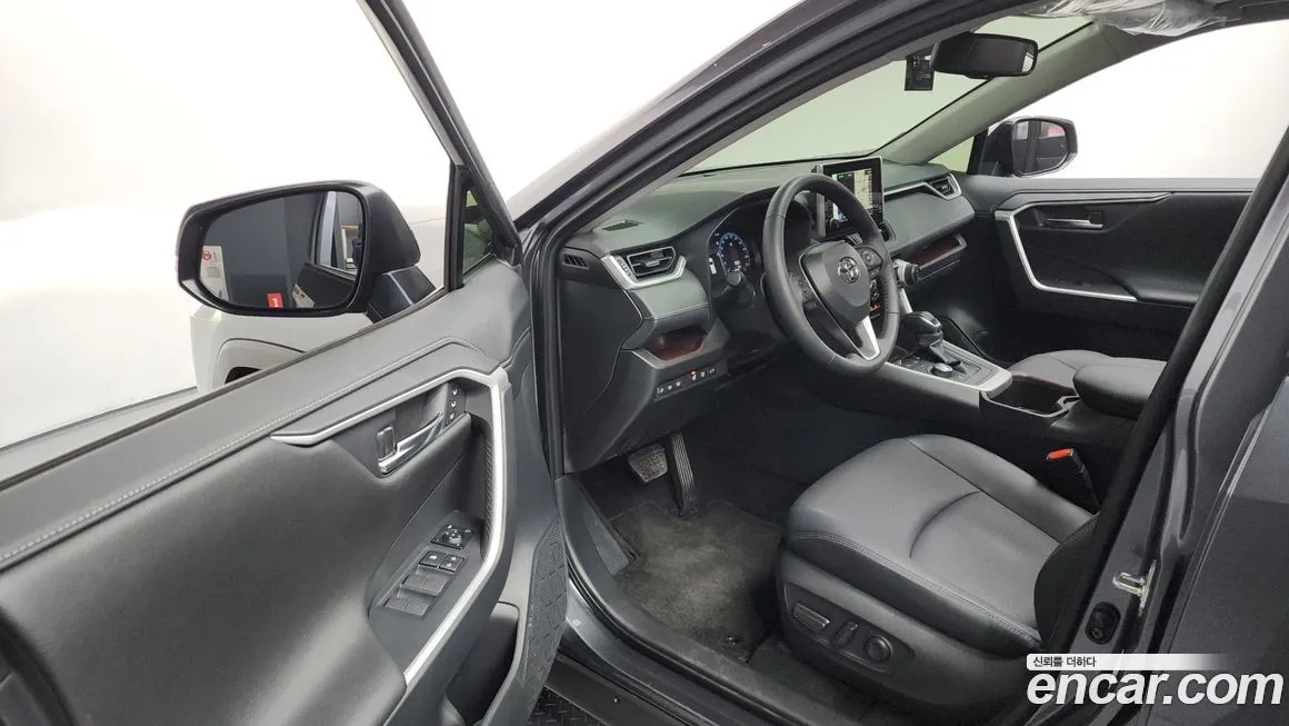Toyota RAV4 — фото 10
