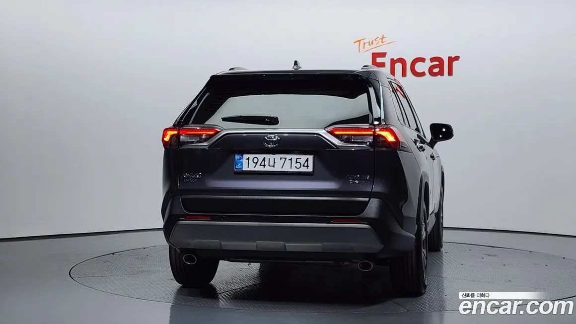 Toyota RAV4 — фото 4