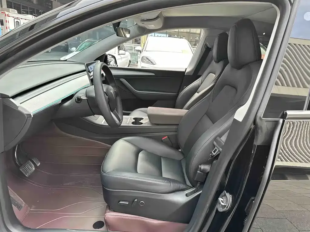 Tesla Model Y 2023 из CN, фото 2