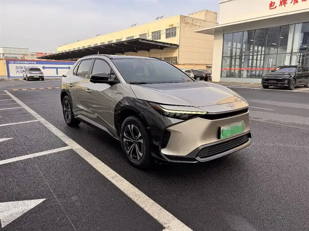 Toyota bZ4X 2023 из CN, фото 8