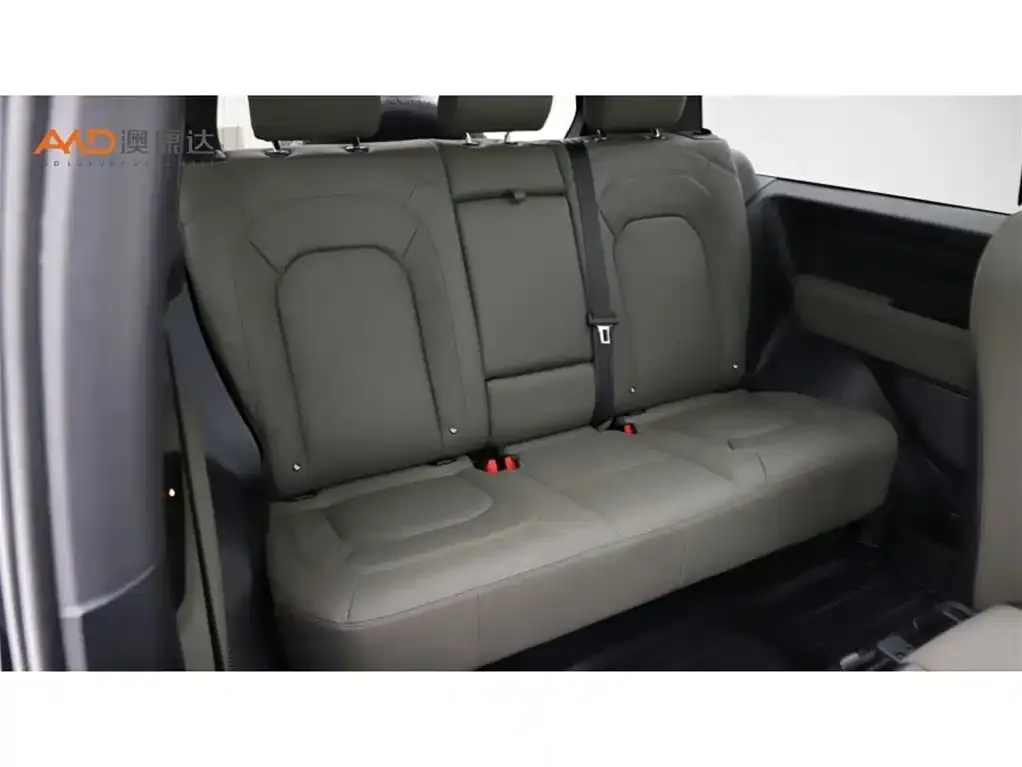 Land Rover Defender 2023 из CN, фото 2