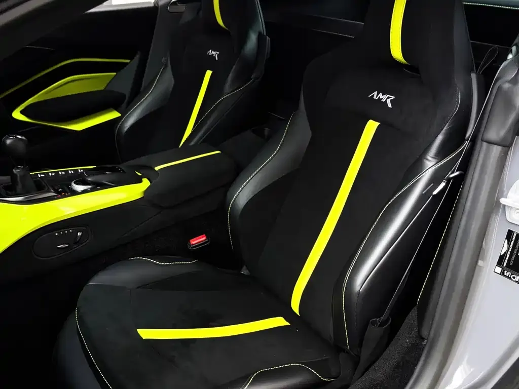Aston Martin V8 Vantage 2021 из CN, фото 4