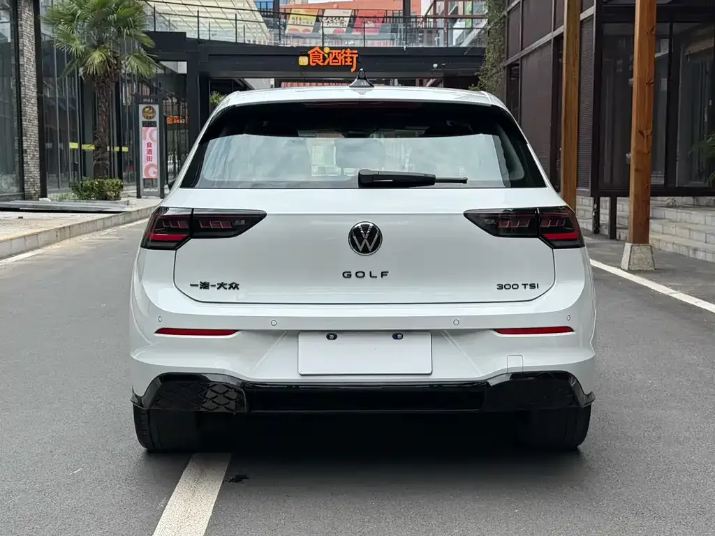 Volkswagen Golf 2024 из CN, фото 7
