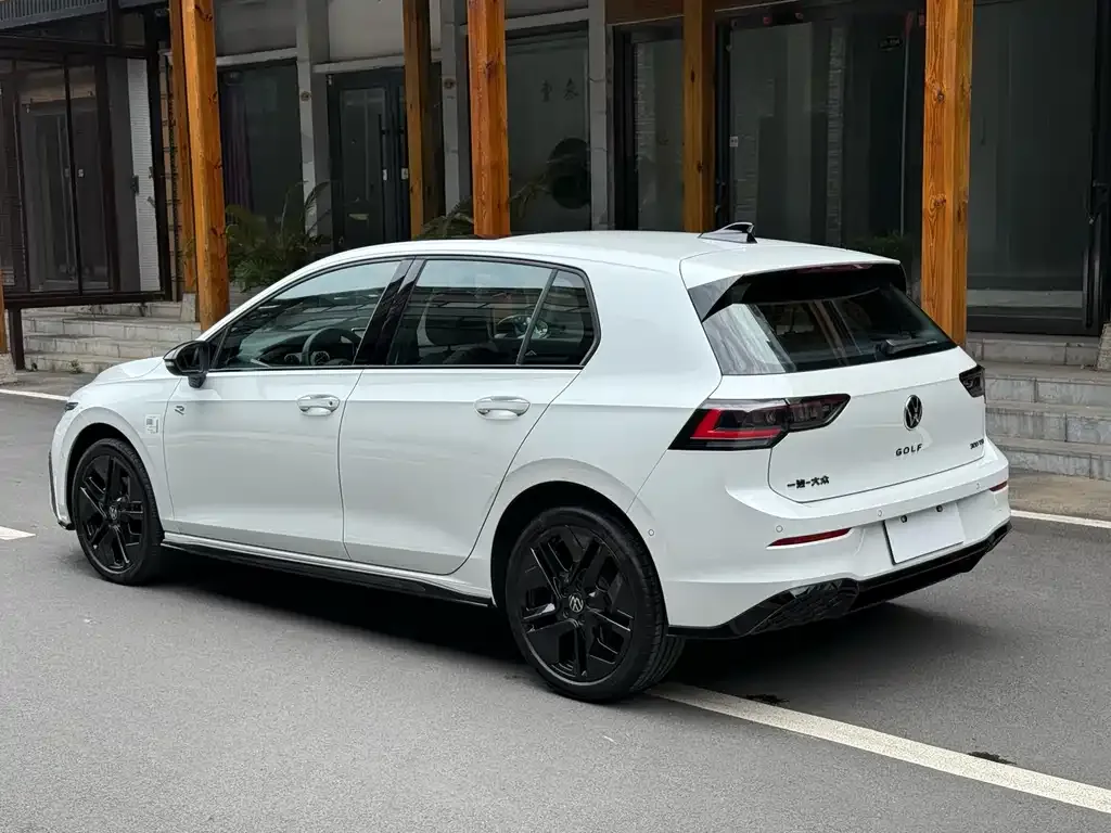 Volkswagen Golf 2024 из CN, фото 4