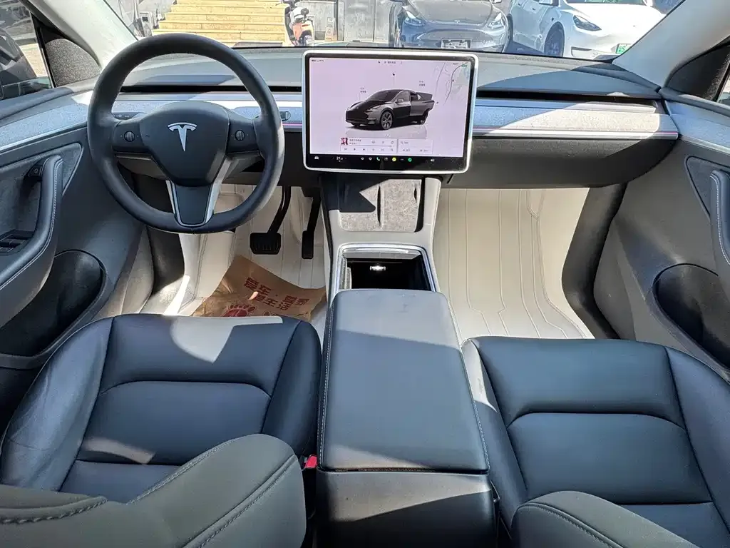 Tesla Model Y — фото 2