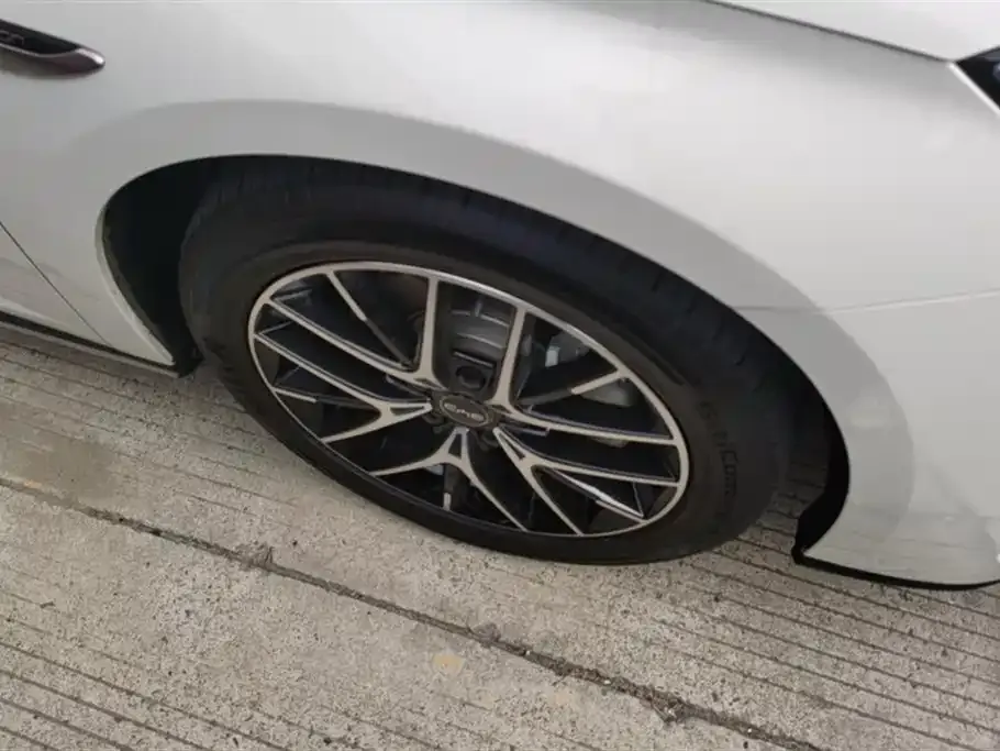 BYD Seal — фото 9