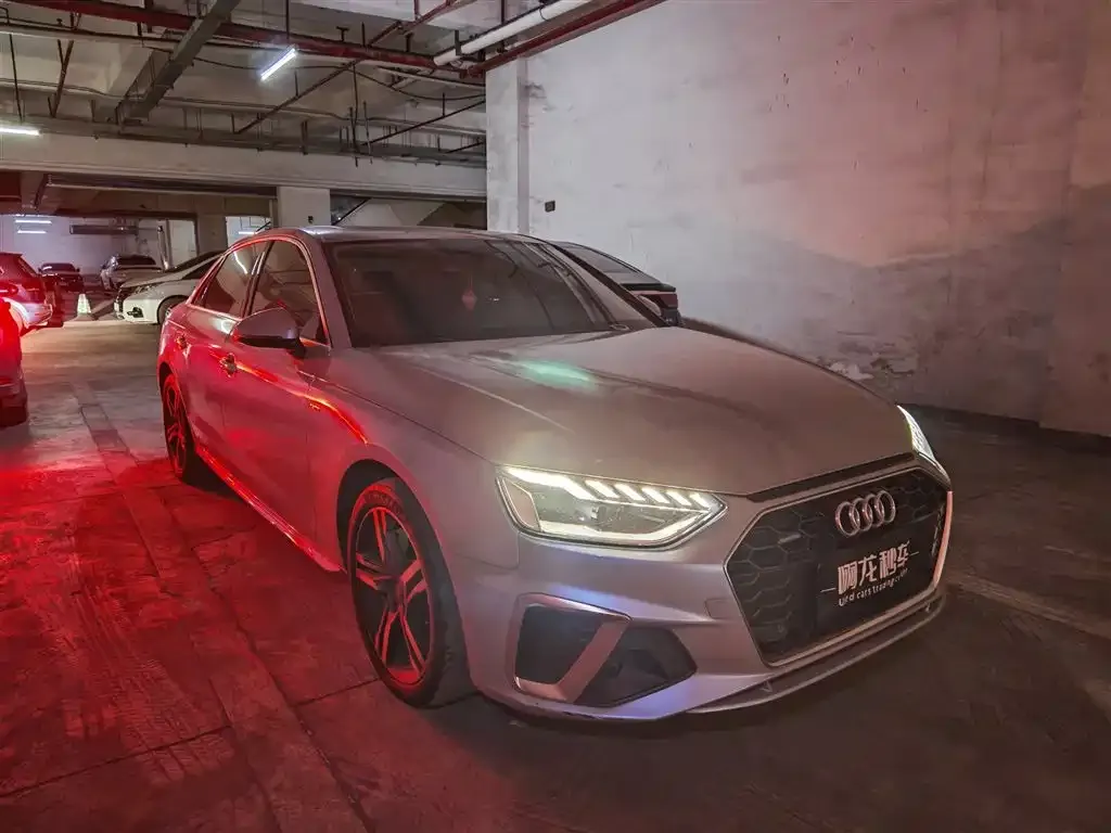 Audi A4L 2021 из CN, фото 2