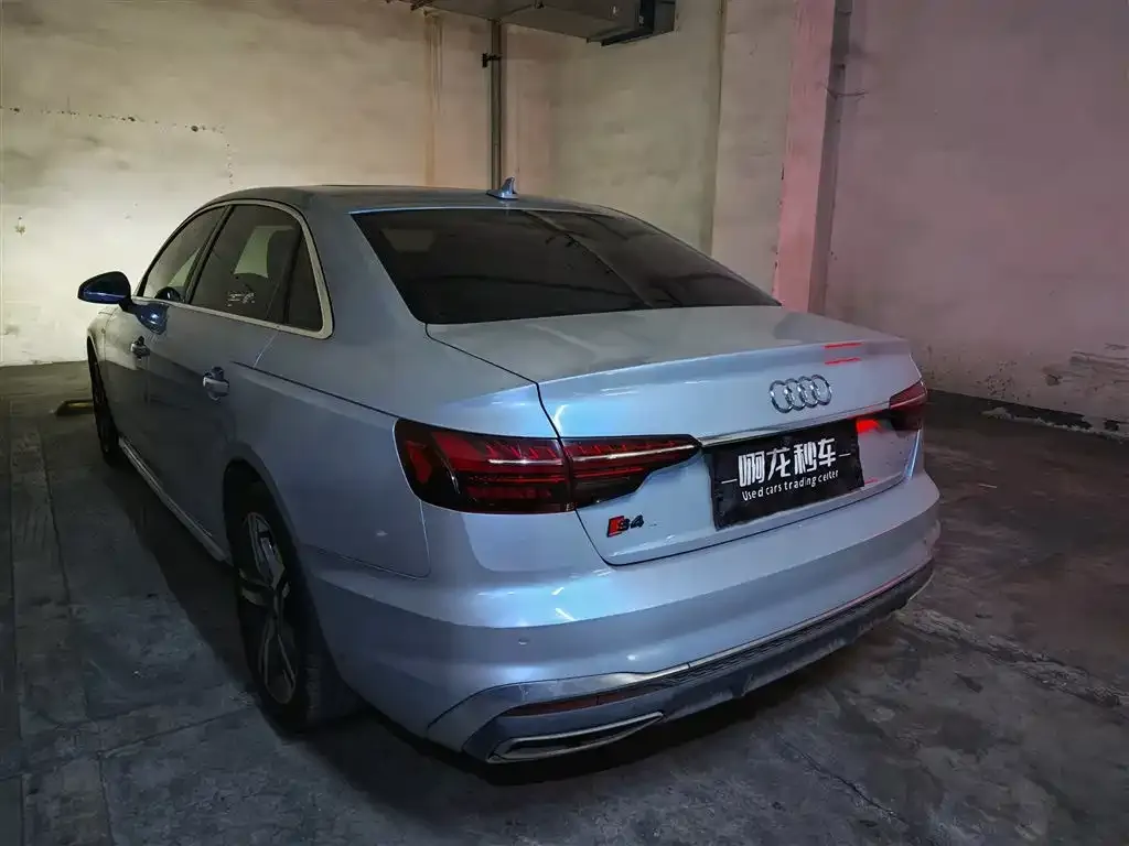 Audi A4L 2021 из CN, фото 6