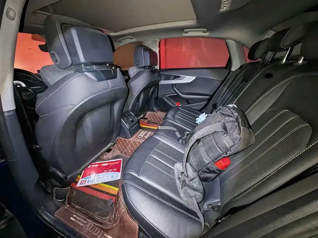 Audi A4L 2021 из CN, фото 3