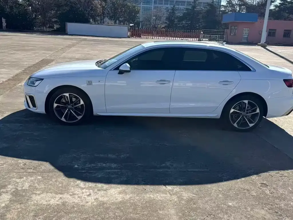Audi A4L 2021 из CN, фото 5