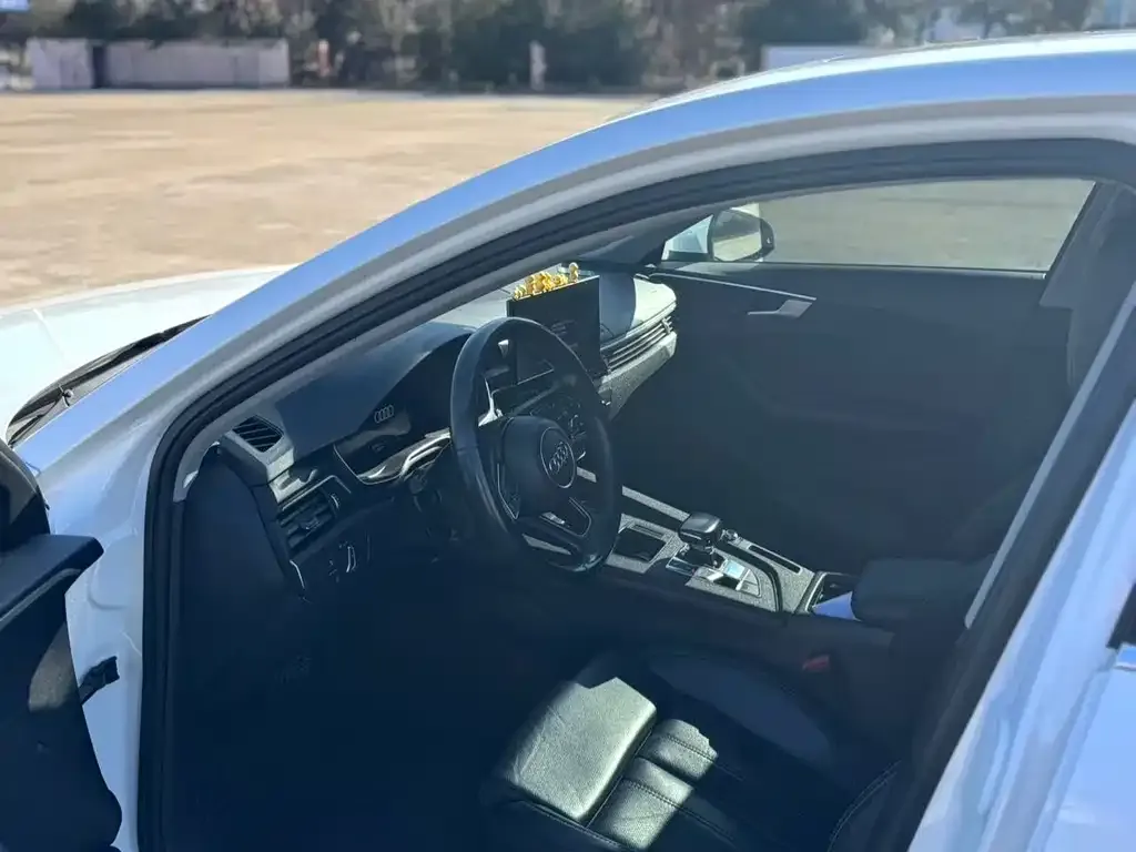 Audi A4L 2021 из CN, фото 3