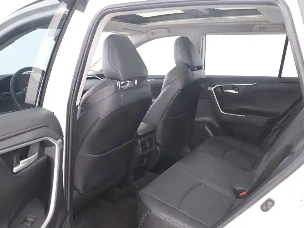 Toyota Wildlander 2023 из CN, фото 4