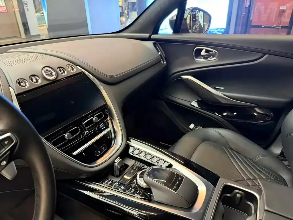 Aston Martin DBX 2023 из CN, фото 4