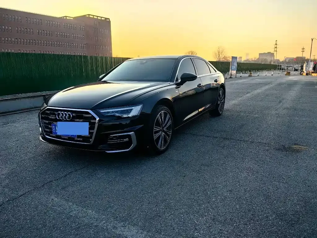 Audi A6L — фото 1