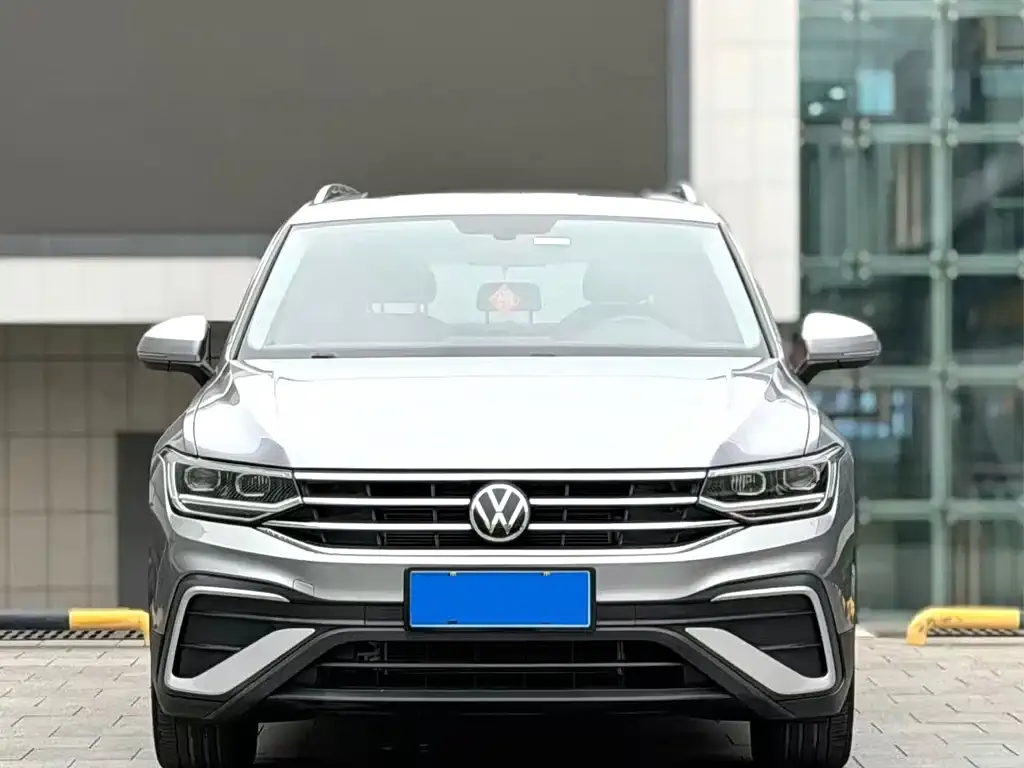 Volkswagen Tiguan L — фото 2