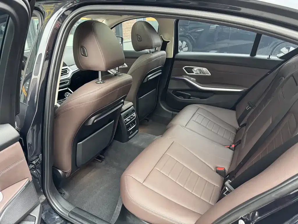 BMW 3 Series 2021 из CN, фото 9
