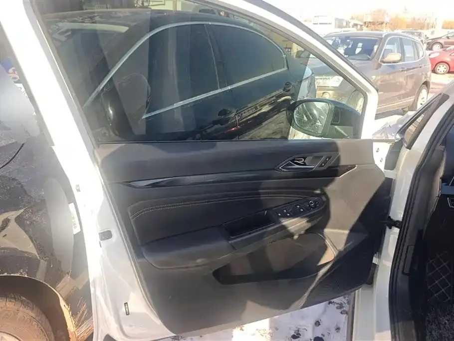 Volkswagen Golf 2022 из CN, фото 2