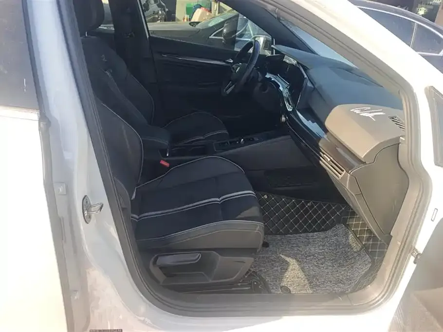 Volkswagen Golf 2022 из CN, фото 7