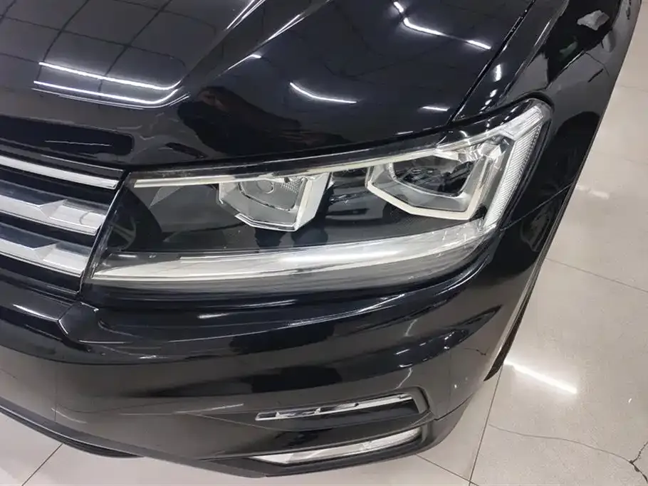 Volkswagen Tiguan L — фото 9