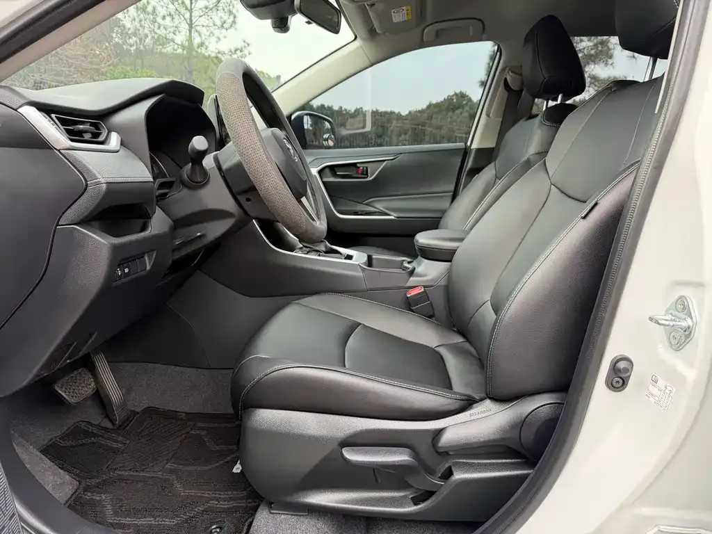 Toyota RAV4 2025 из CN, фото 3