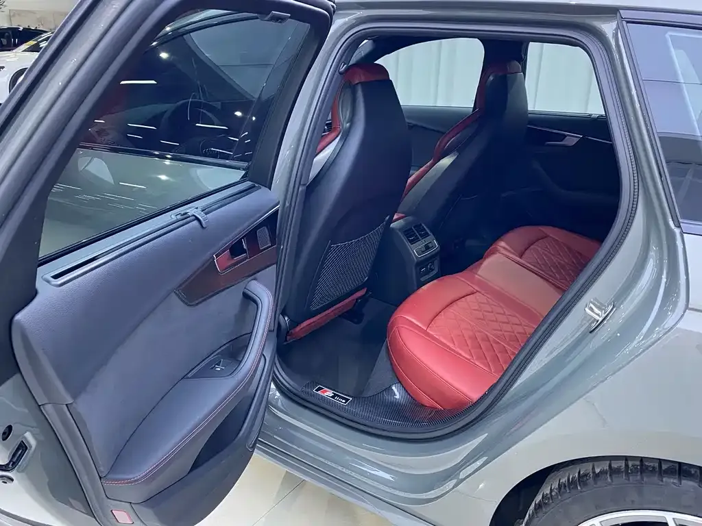 Audi S4 2023 из CN, фото 4