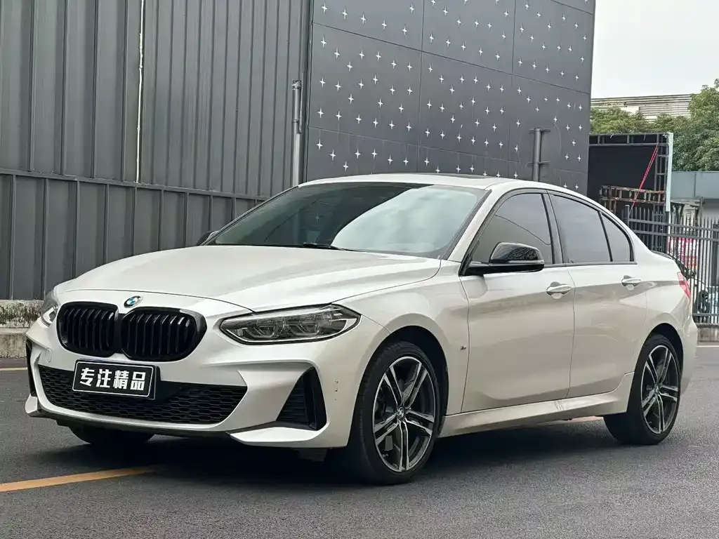 BMW 1 Series 2022 из CN, фото 1