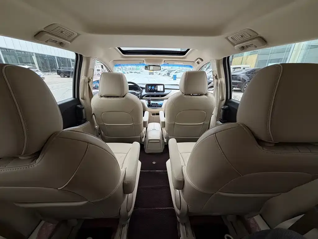 Buick GL8 2023 из CN, фото 4