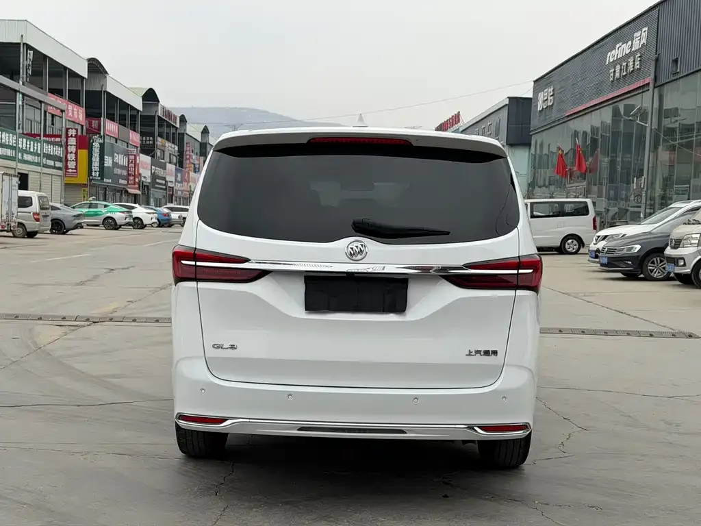 Buick GL8 2023 из CN, фото 2