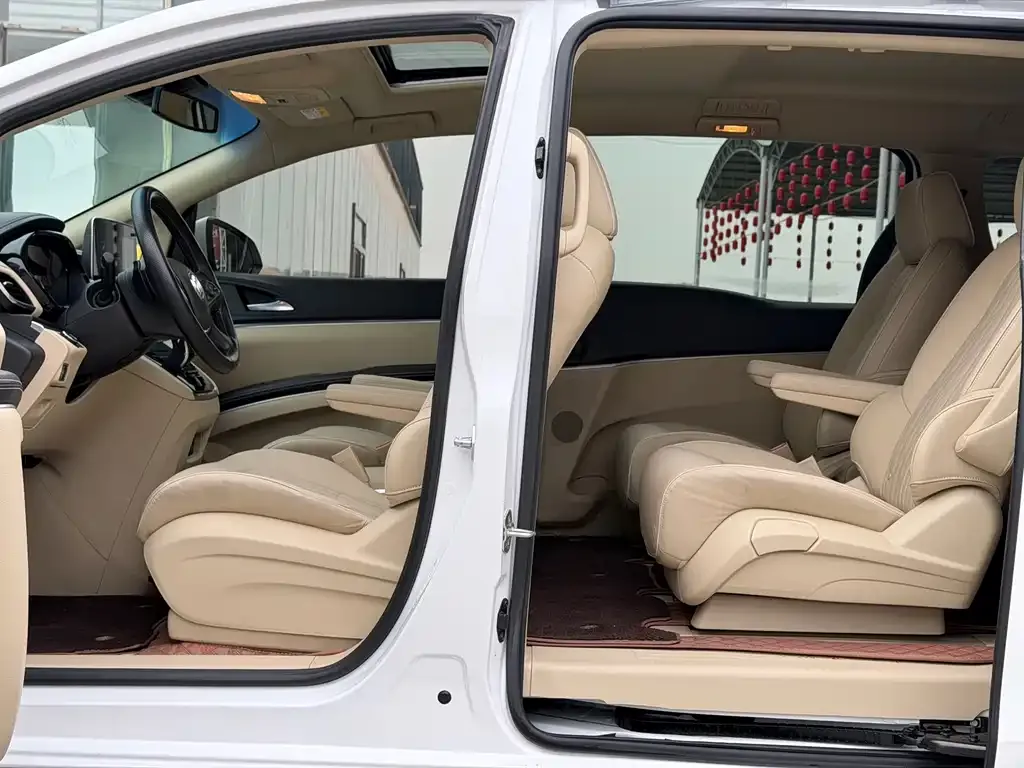 Buick GL8 2023 из CN, фото 10