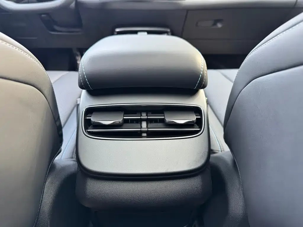 BYD Seal — фото 8