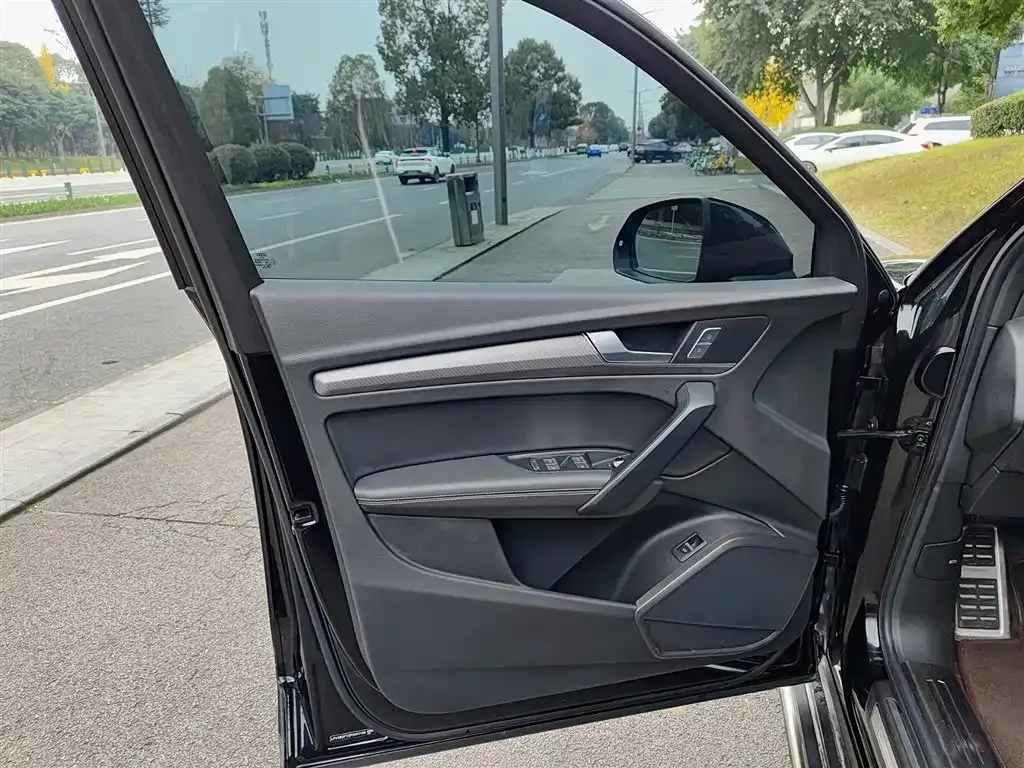 Audi Q5L 2024 из CN, фото 2