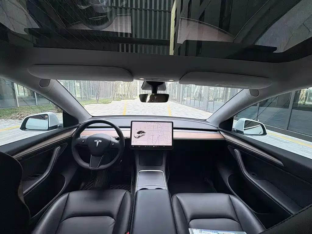 Tesla Model Y — фото 8