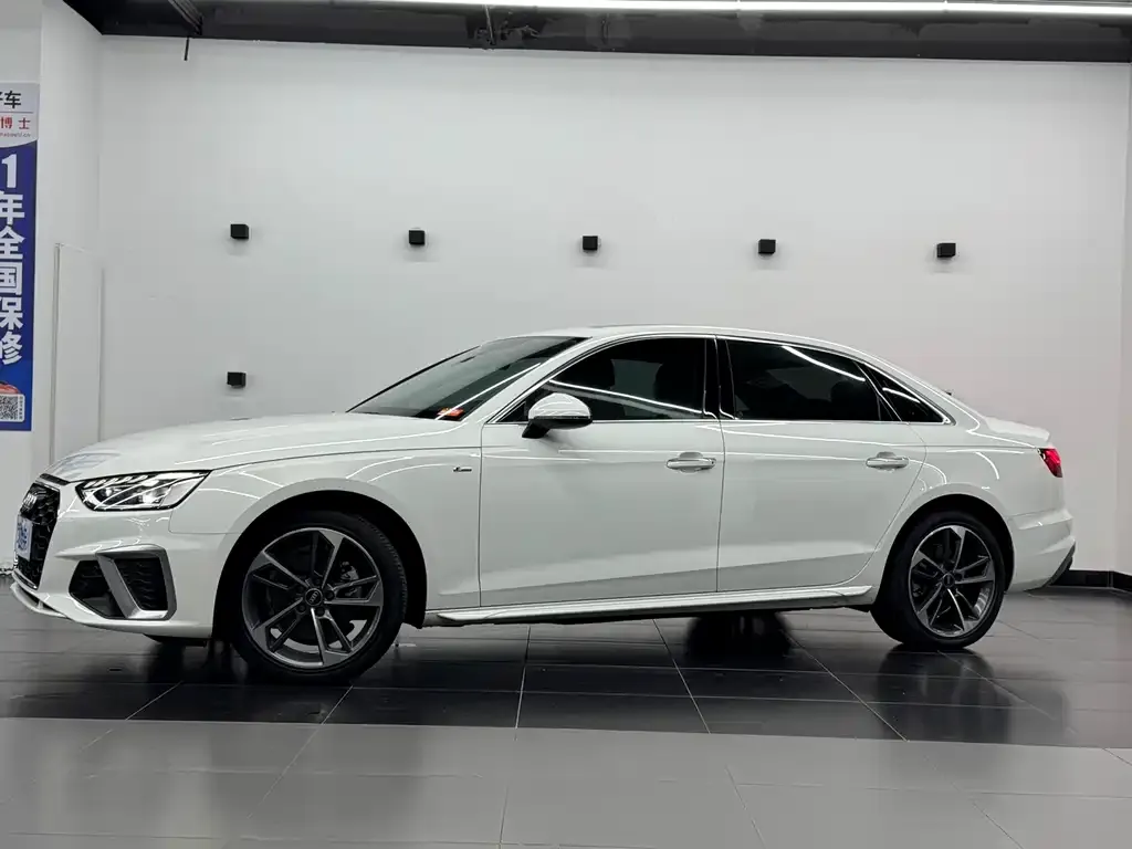 Audi A4L 2023 из CN, фото 1