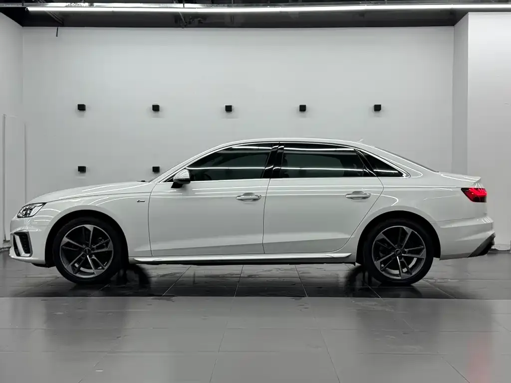 Audi A4L 2023 из CN, фото 8